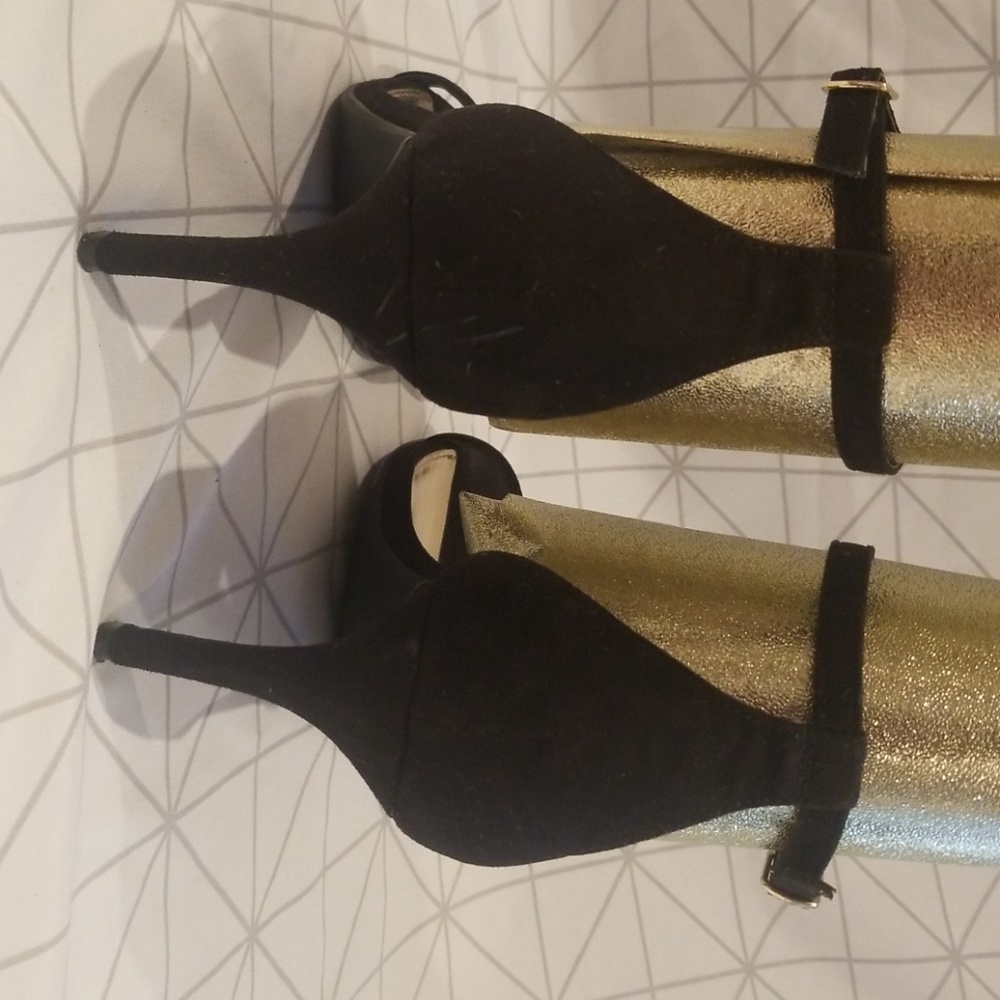 shoes - Picture 3 of 6